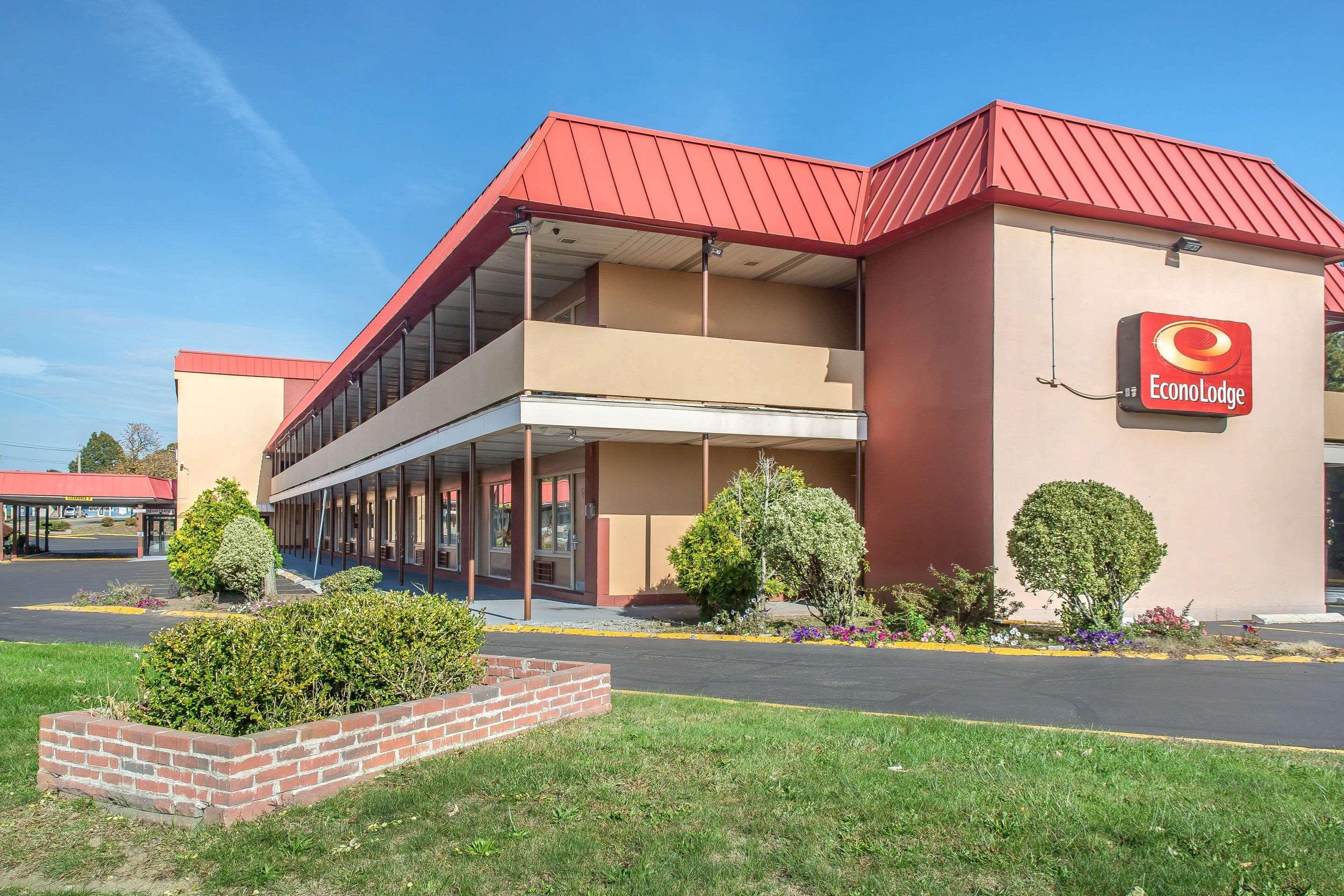 Econo Lodge West Haven Exterior photo